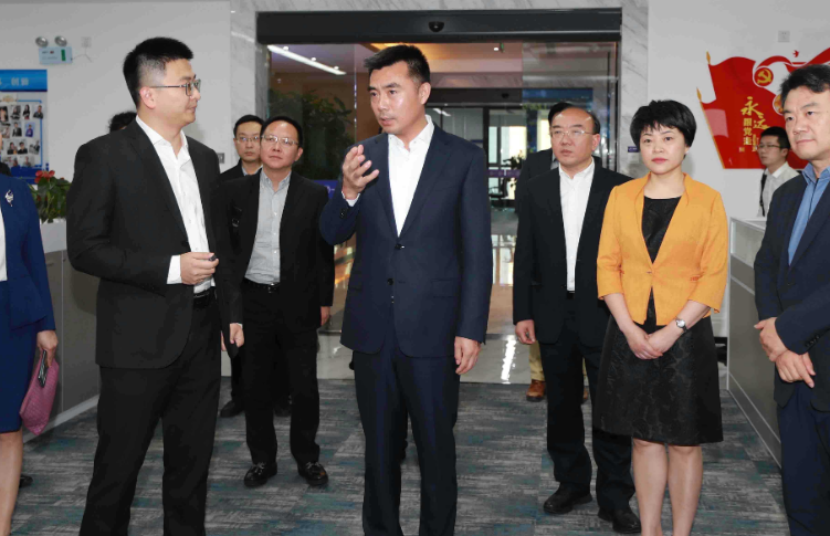【时讯】坎坷求职路：海归何苦为难海归(图)